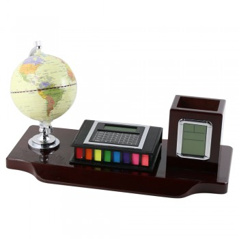 Set birou din lemn cu glob pamantesc, ceas digital si calculator