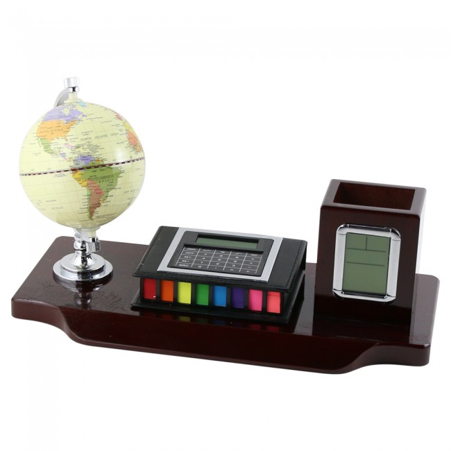 Set birou din lemn cu glob pamantesc, ceas digital si calculator