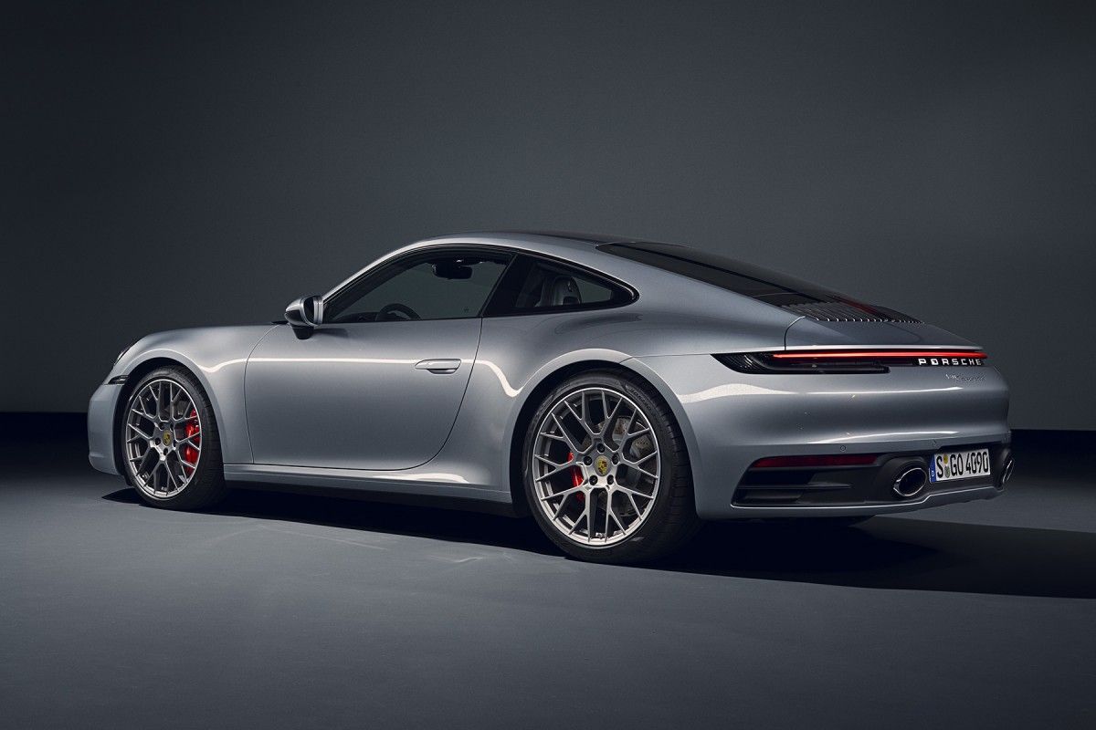 Un Porsche 911 a stat ani de zile scufundat ca o piatră pe fundul unui râu. Cineva și-a dedicat viața pentru a-l transforma într-o piesă de colecție
