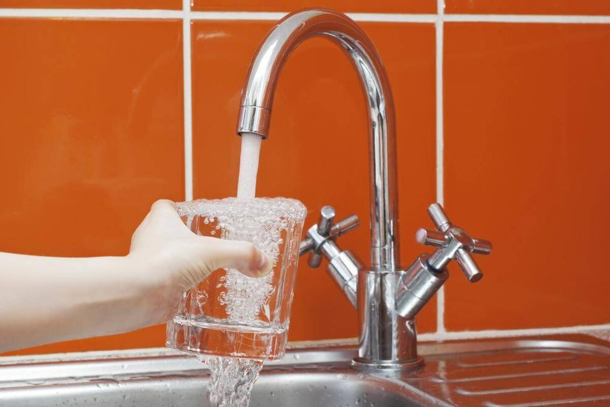 Cum să economisiți la factura de apă: instalatorii nu recomandă să faceți duș în timp ce mașina de spălat este pornită