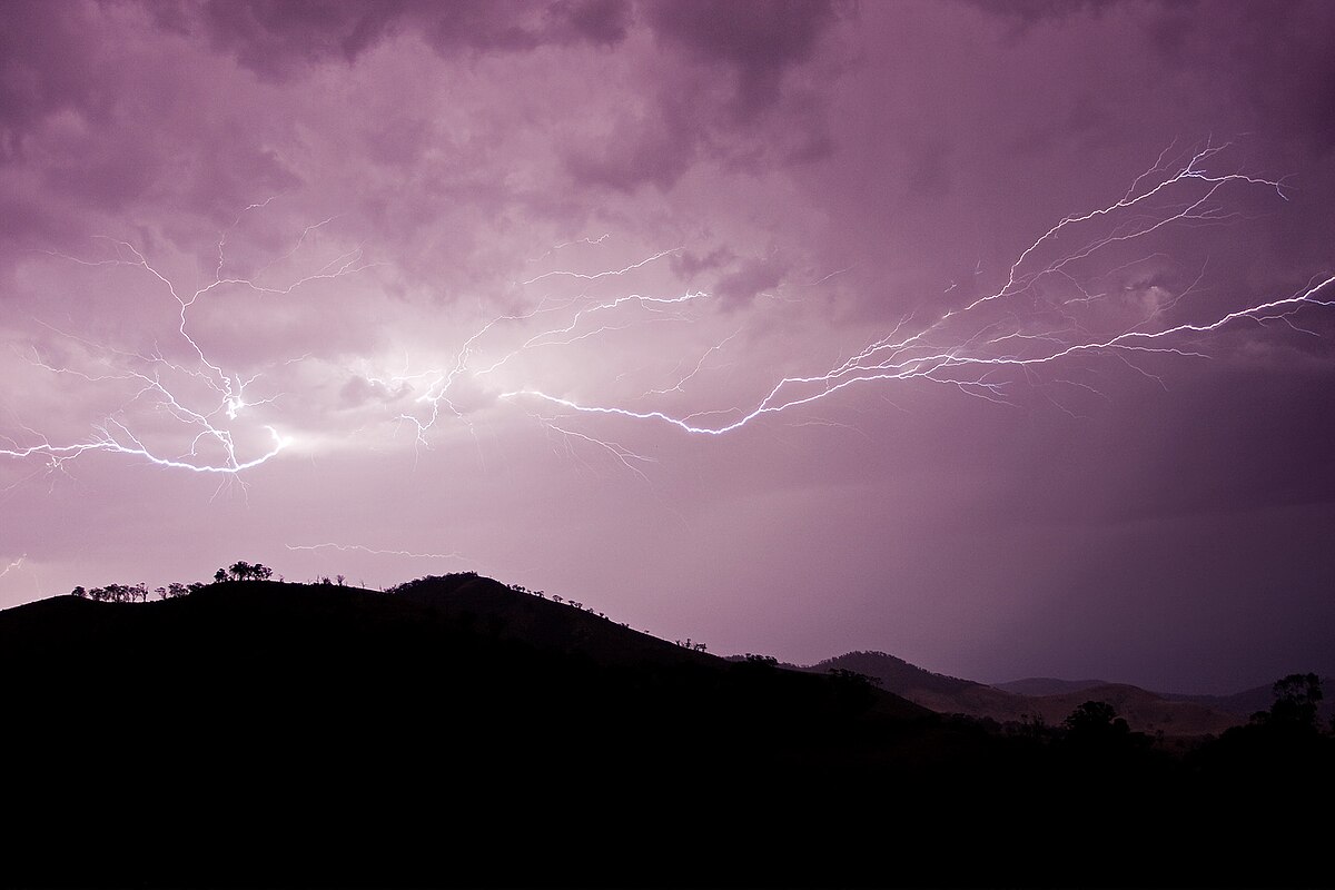 Tocmai am măsurat cel mai lung fulger înregistrat vreodată pe Pământ: 829 de kilometri de descărcare electrică spectaculoasă