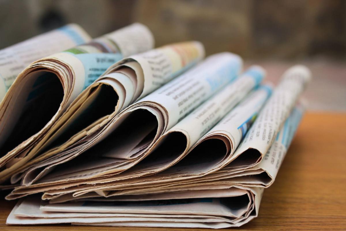 Trucul redutabil cu hârtie de ziar este secretul curățeniei pentru un cuptor mereu curat